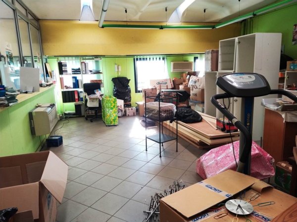 locale commerciale in vendita a Cecina