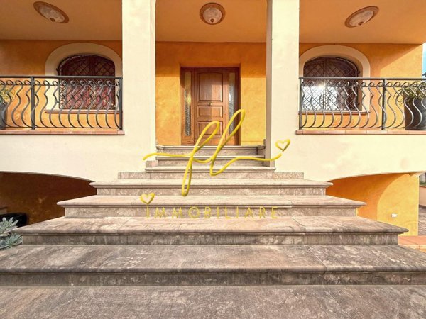 casa indipendente in vendita a Cecina