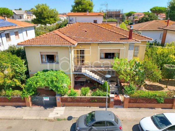 casa indipendente in vendita a Cecina