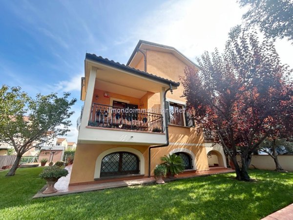 casa indipendente in vendita a Cecina