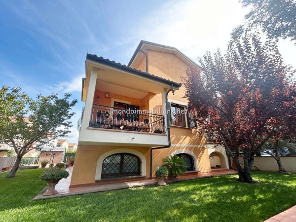 casa indipendente in vendita a Cecina