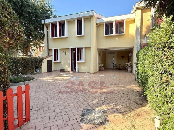 casa indipendente in vendita a Cecina