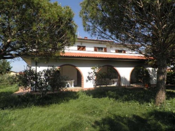 casa indipendente in vendita a Cecina