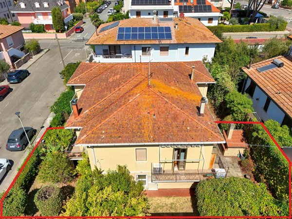 casa indipendente in vendita a Cecina