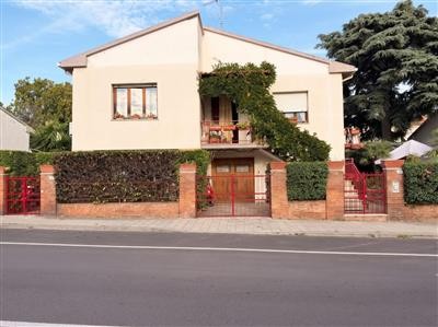 casa indipendente in vendita a Cecina