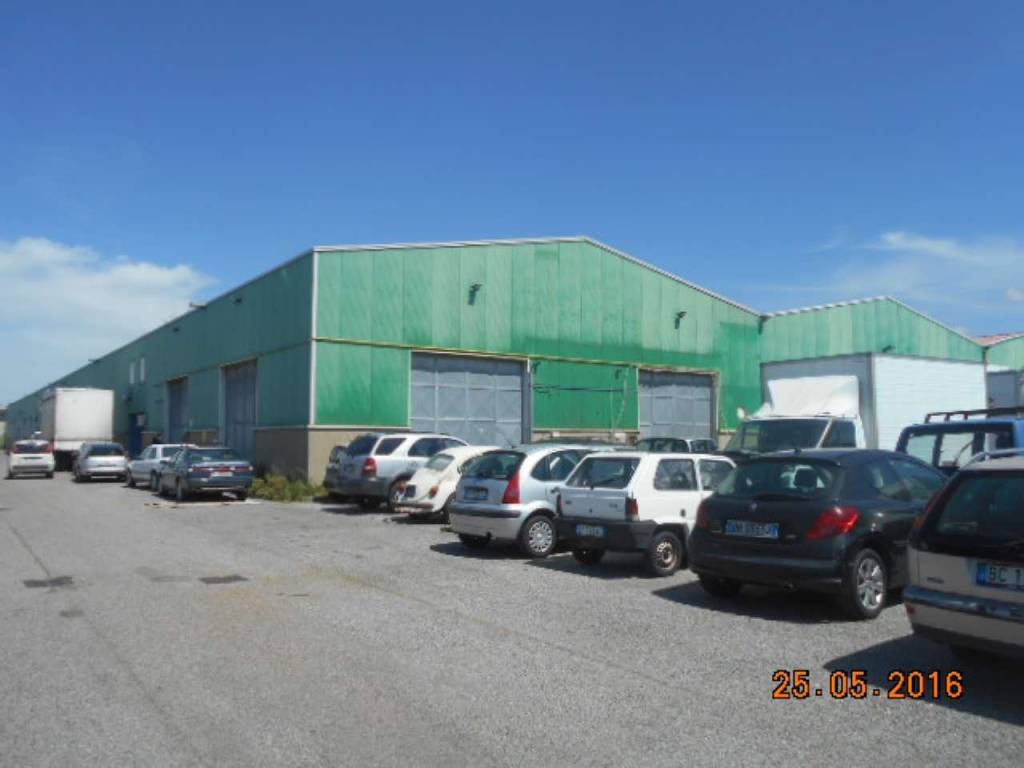 locale commerciale in vendita a Collesalvetti in zona Vicarello