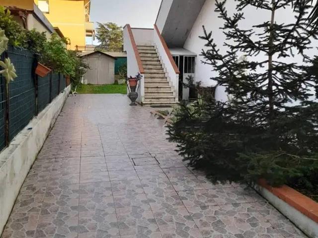 casa indipendente in vendita a Collesalvetti in zona Stagno