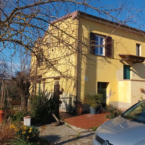 casa indipendente in vendita a Collesalvetti