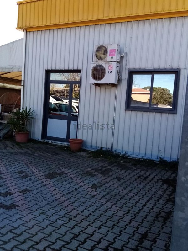capannone in vendita a Collesalvetti in zona Stagno
