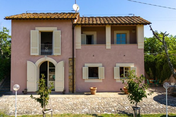 casa indipendente in vendita a Collesalvetti
