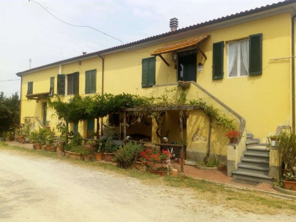 casa indipendente in vendita a Collesalvetti