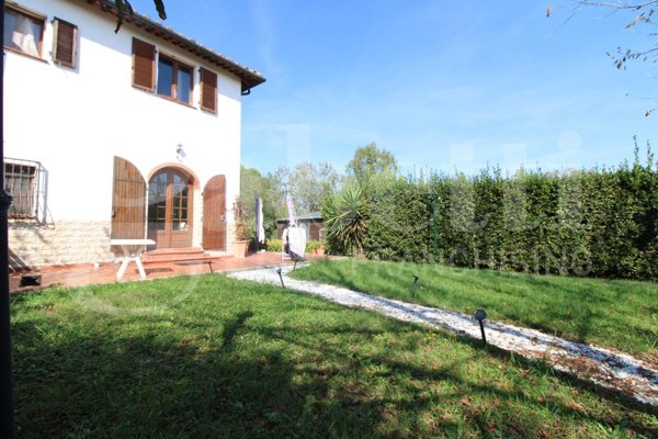casa indipendente in vendita a Collesalvetti