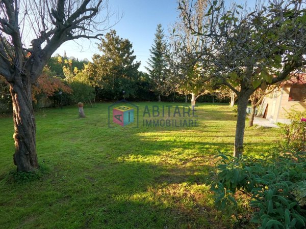 casa indipendente in vendita a Collesalvetti