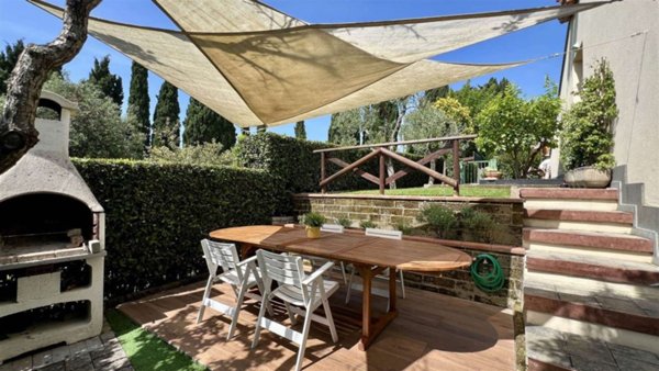 casa indipendente in vendita a Collesalvetti