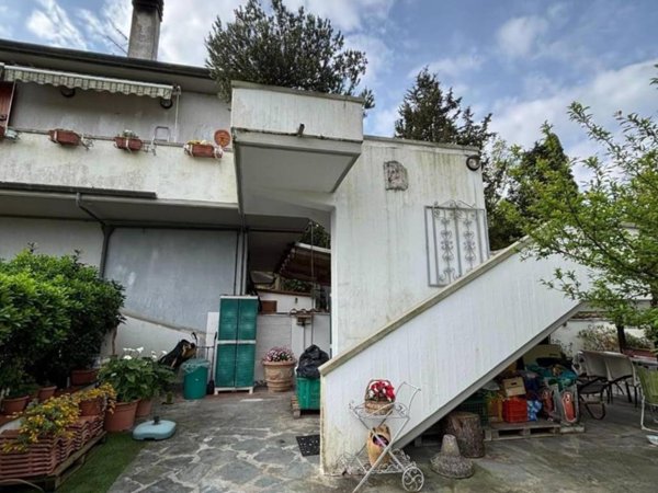 casa semindipendente in vendita a Collesalvetti