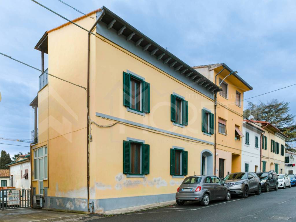 casa indipendente in vendita a Collesalvetti