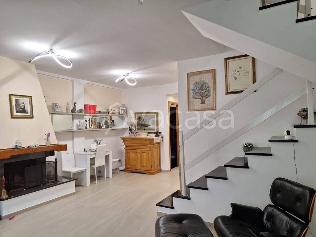 casa indipendente in vendita a Collesalvetti