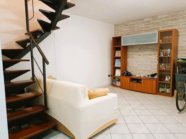 casa indipendente in vendita a Collesalvetti in zona Vicarello