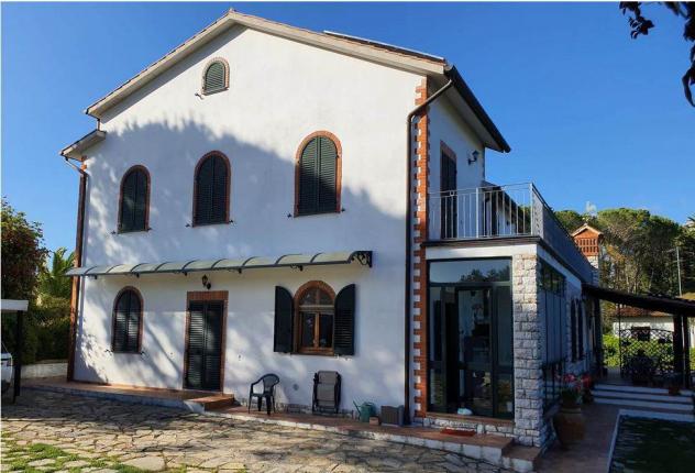casa indipendente in vendita a Collesalvetti