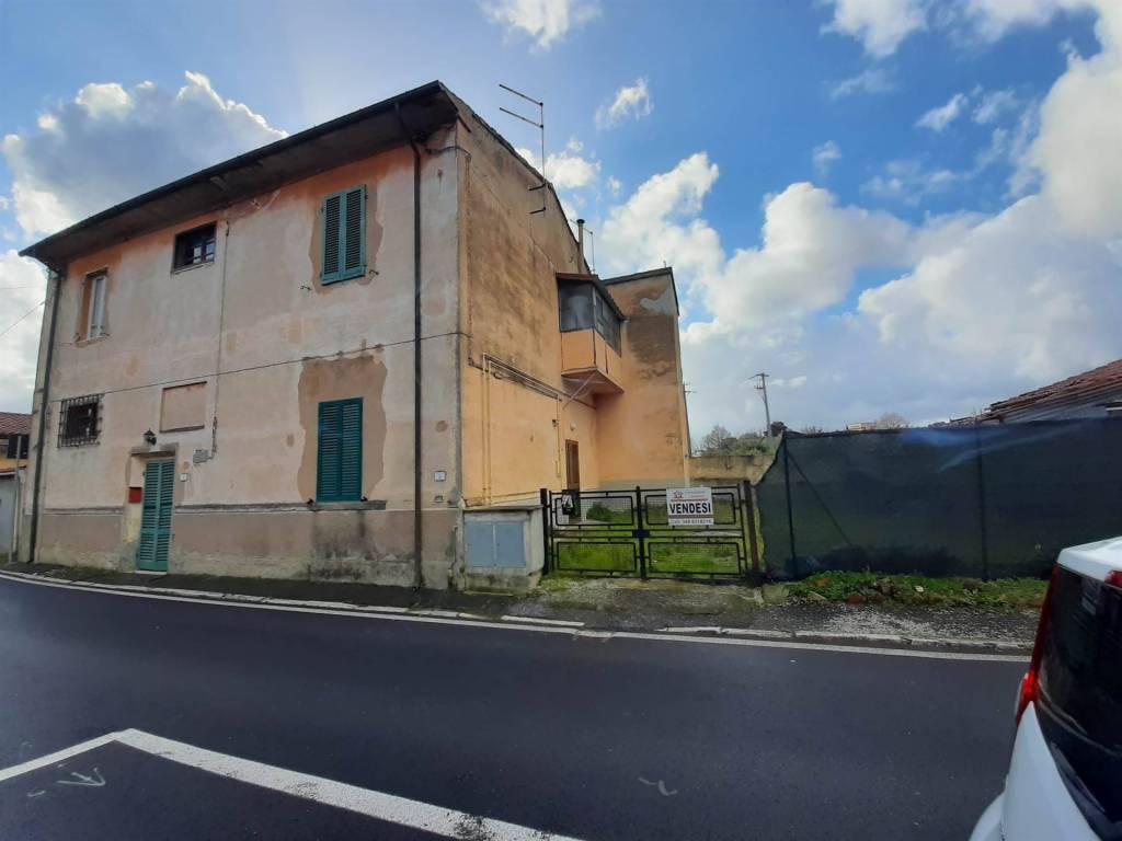 casa indipendente in vendita a Collesalvetti in zona Vicarello