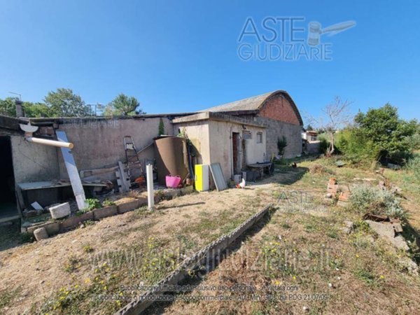 locale di sgombero in vendita a Collesalvetti