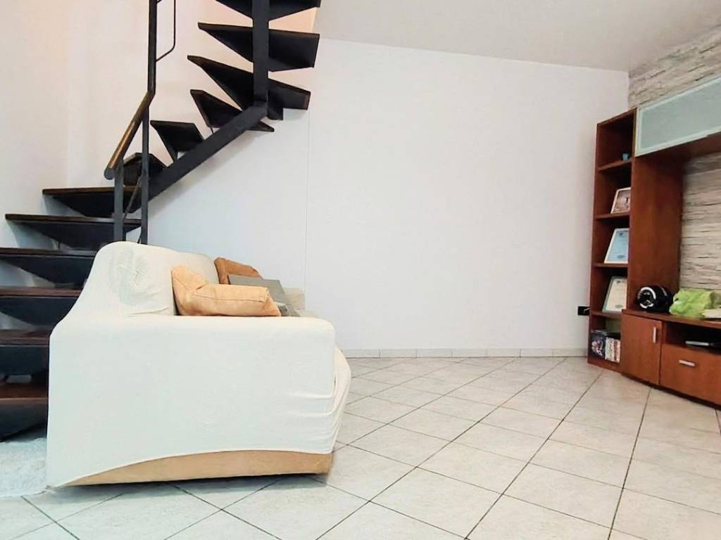 casa indipendente in vendita a Collesalvetti in zona Vicarello