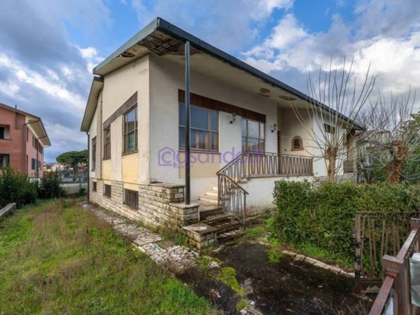 casa indipendente in vendita a Collesalvetti in zona Vicarello
