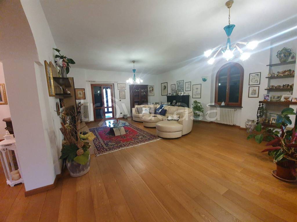 casa indipendente in vendita a Collesalvetti
