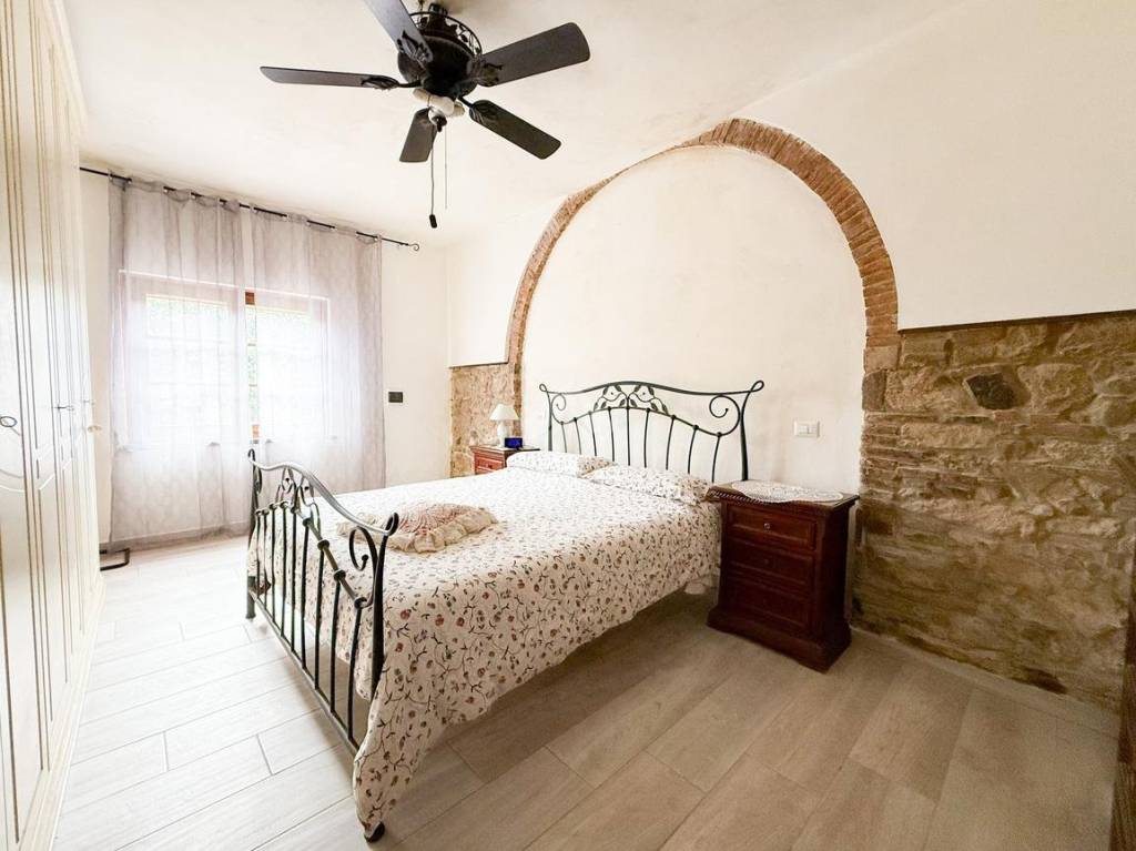 casa indipendente in vendita a Collesalvetti