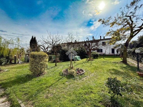 casa indipendente in vendita a Collesalvetti