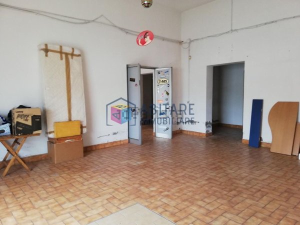 capannone in vendita a Collesalvetti in zona Stagno