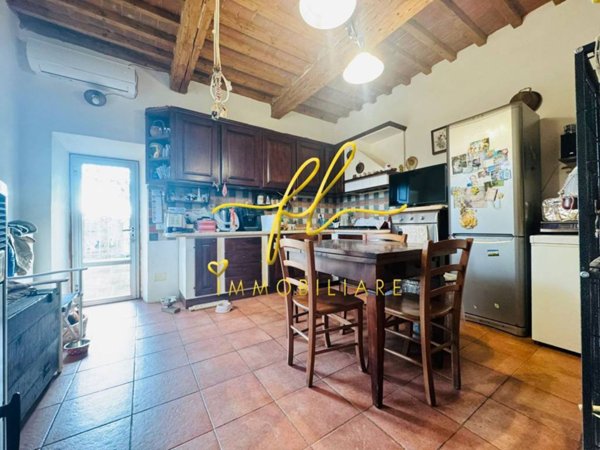 casa indipendente in vendita a Collesalvetti