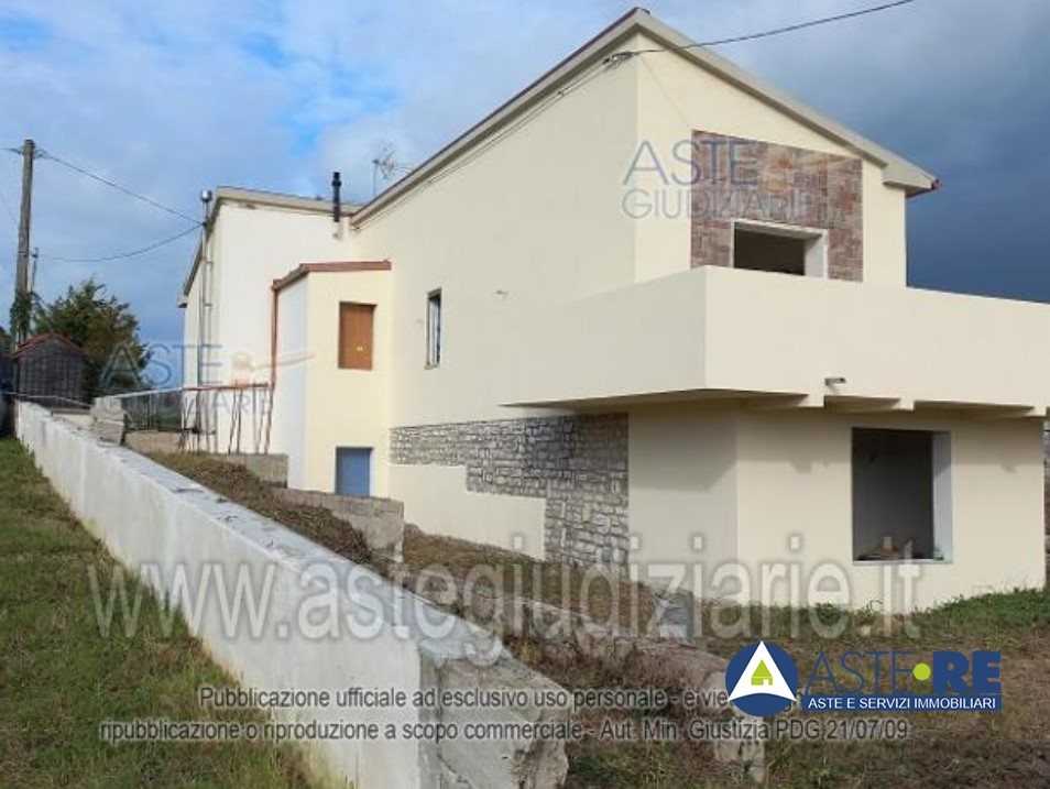 casa indipendente in vendita a Collesalvetti