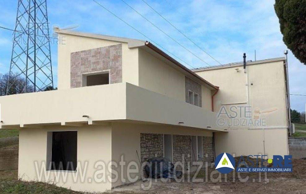 casa indipendente in vendita a Collesalvetti
