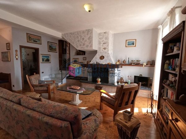 casa indipendente in vendita a Collesalvetti in zona Parrana San Martino