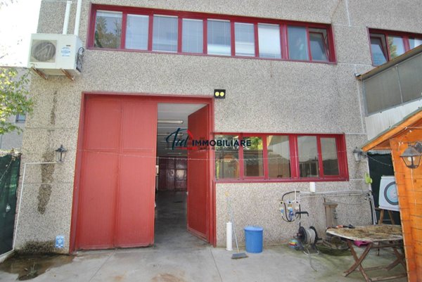 capannone in vendita a Collesalvetti in zona Stagno