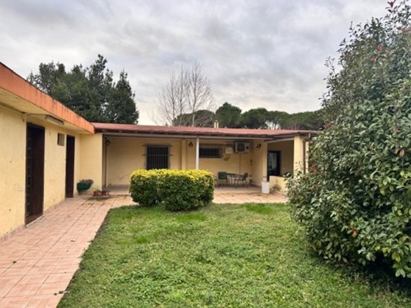 casa indipendente in vendita a Collesalvetti