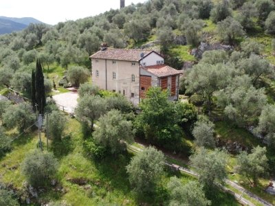 casa indipendente in vendita a Collesalvetti