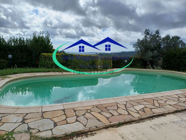 casa indipendente in vendita a Collesalvetti