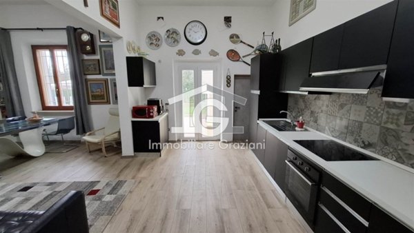 casa indipendente in vendita a Collesalvetti