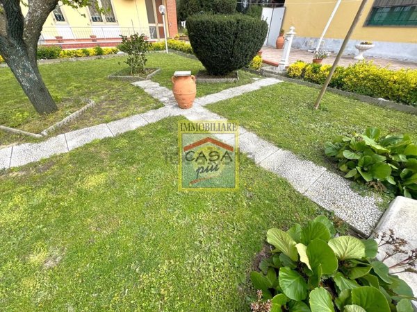 casa indipendente in vendita a Collesalvetti in zona Vicarello