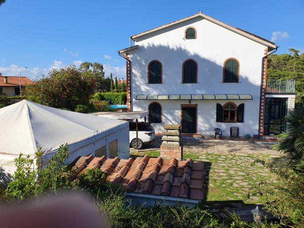 casa indipendente in vendita a Collesalvetti