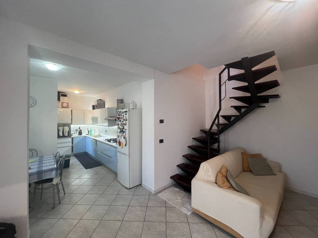 casa indipendente in vendita a Collesalvetti in zona Vicarello