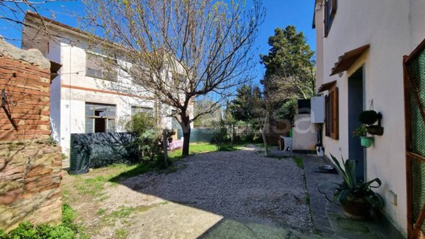 casa indipendente in vendita a Collesalvetti