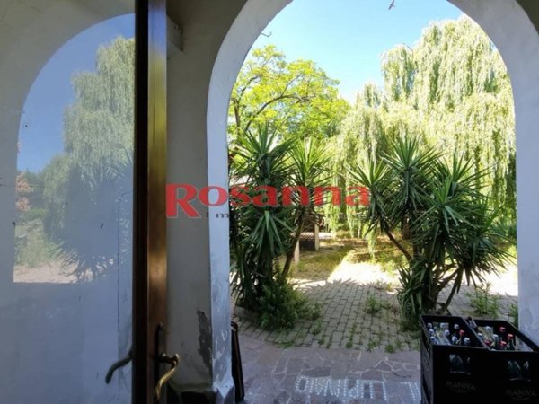 negozio in vendita a Collesalvetti in zona Stagno