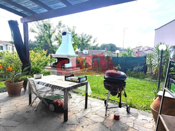 casa indipendente in vendita a Collesalvetti