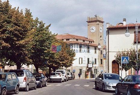 locale commerciale in vendita a Collesalvetti