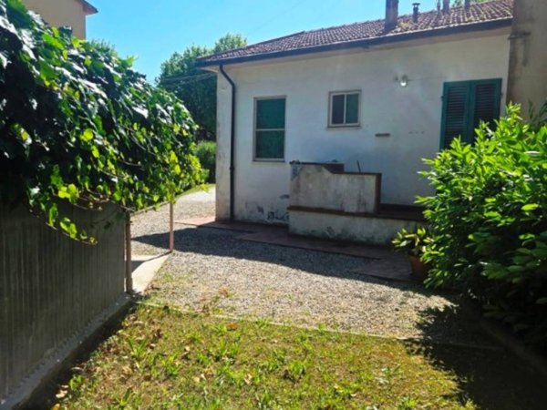 casa indipendente in vendita a Collesalvetti in zona Stagno