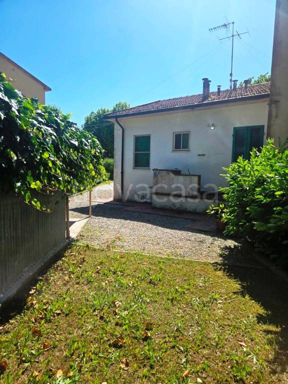 casa indipendente in vendita a Collesalvetti in zona Stagno