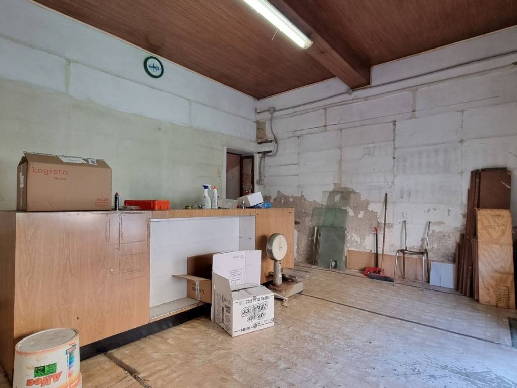 negozio in vendita a Collesalvetti